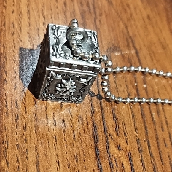 Elegant Silver Floral Pendant Necklace With Box Containing Angel Inside - Picture 2 of 10